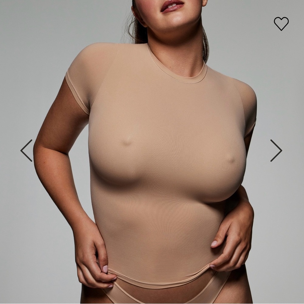 NWT- Skims Ultimate Nipple push up bra in the color Sand 34-D